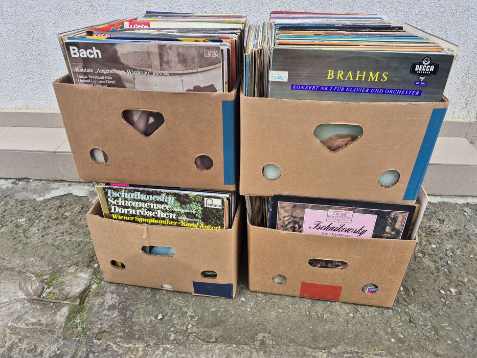Vând lot  150 de discuri vinil cu muzică clasică mixtă pentru  pick-up