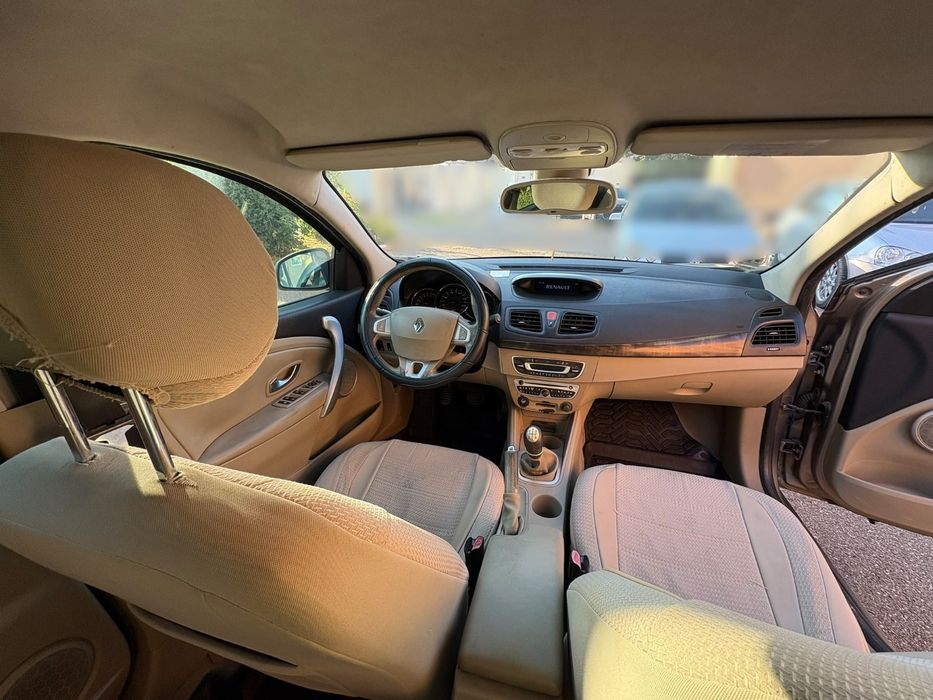 Renault Fluence 2010  1.6 benzina cutie manuală