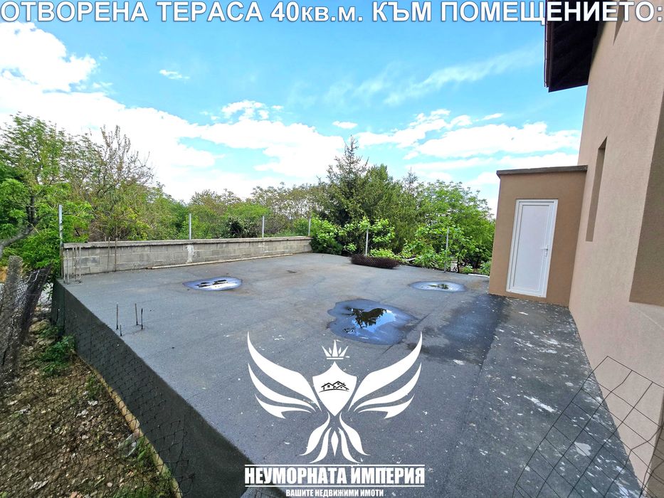Под наем салон, магазин, помещение 60кв. с отворена тераса 40кв. в село Червен широк център