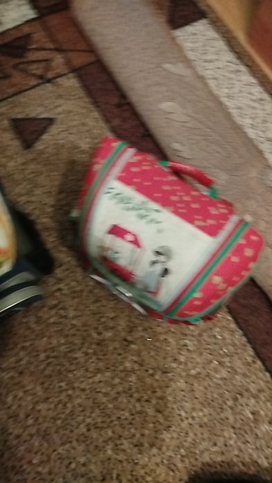 Продавам ученически раници и чантички