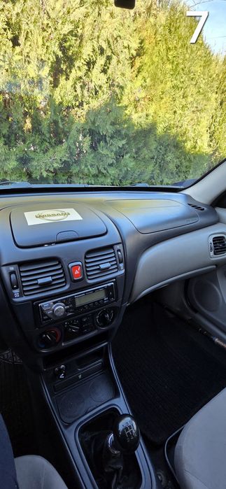 Автомобил NISSAN