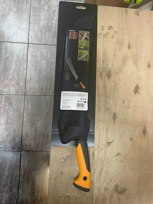 Maceta Fiskars Solid, 61.7 cm, negru/portocaliu, ORIGINALA Sigilata.