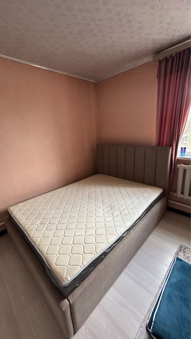 Продам кровать с матрасом