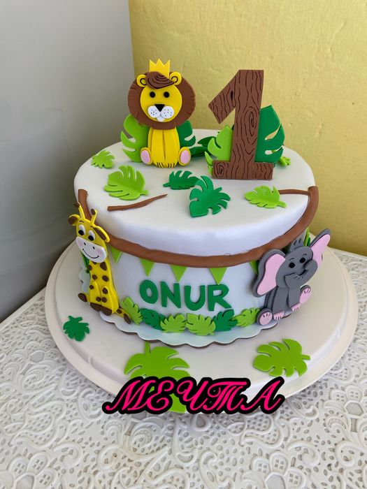 Бутафорна торта от фоам