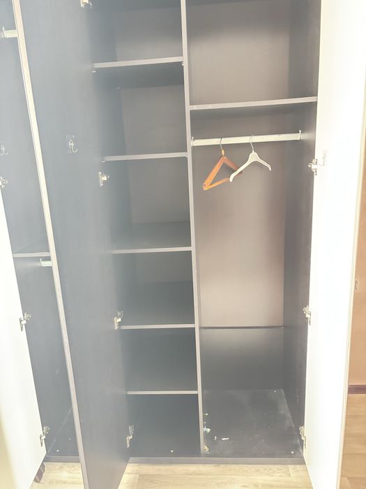 Шкаф продам целый без косяков