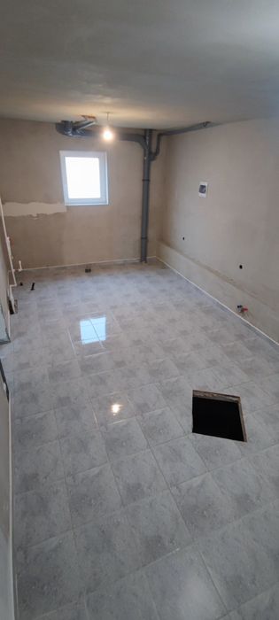 Casa de vânzare valea slatinitei la strada principala drum asfaltat