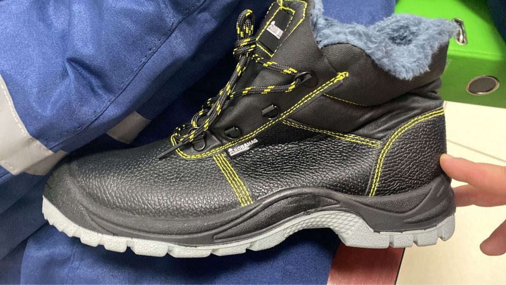 Спецовка зимняя с ботинкой новая