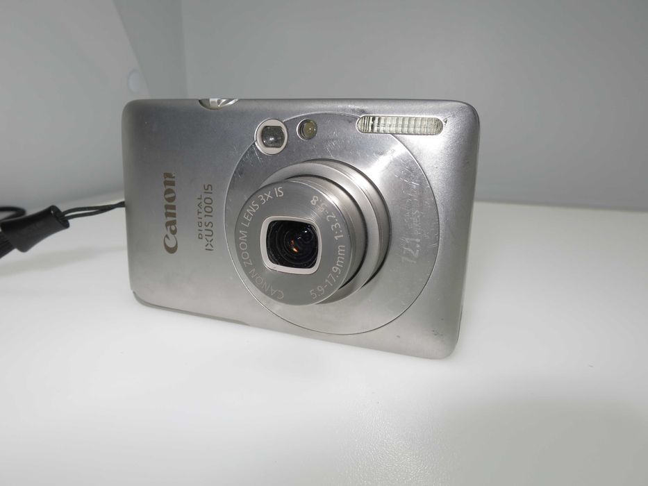 Canon Digital IXUS 100 ултра компактен фотоапарат камера, комплект