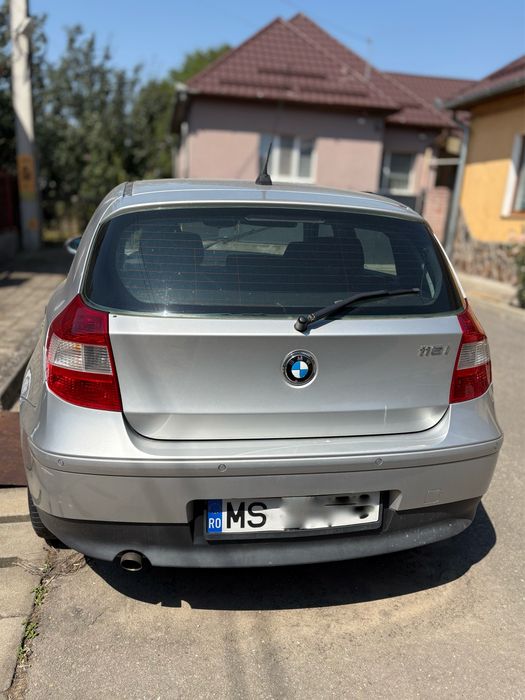 VAND BMW Seria 1 116i – 1.6 benzină – 2005 – 1.500€ usor negociabil