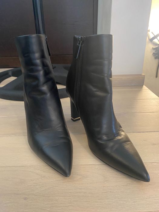 Боти Calvin Klein. Номер 36. Естествена кожа. Обувани са 2 пъти.