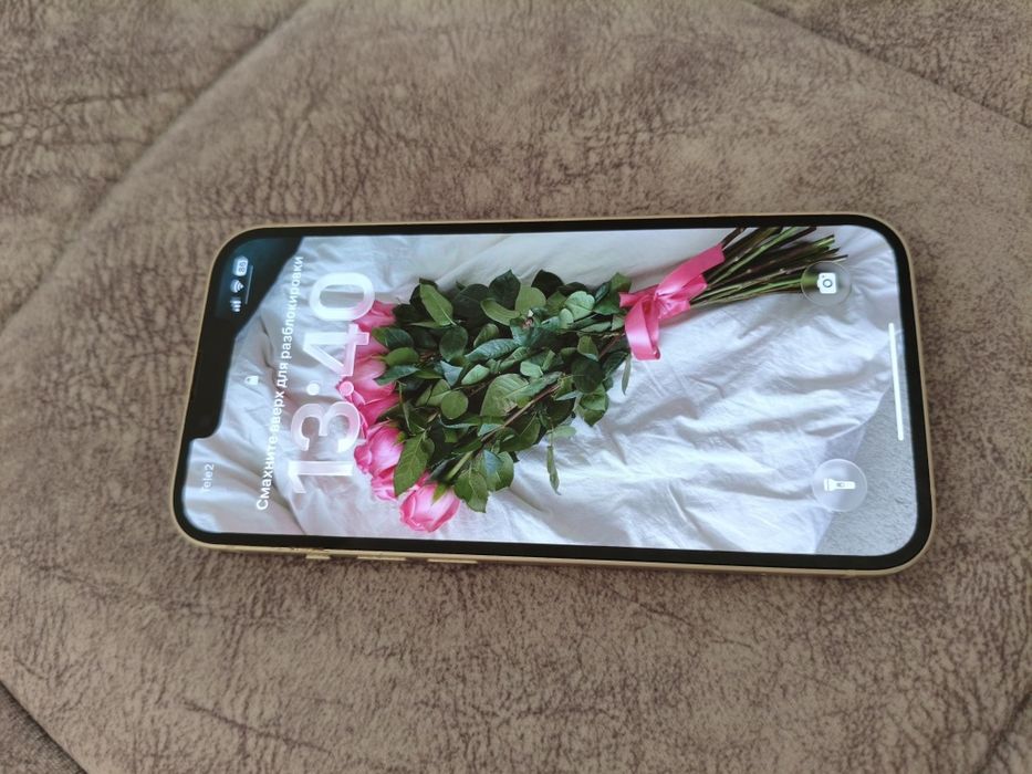 Продам iPhone 13 белого цвета