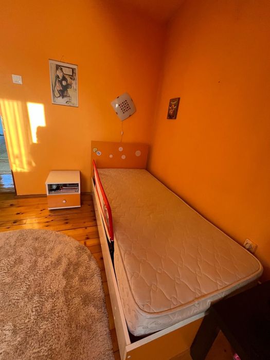 Mobila copii - birou cu biblioteca, dulap, pat cu saltea, noptiera