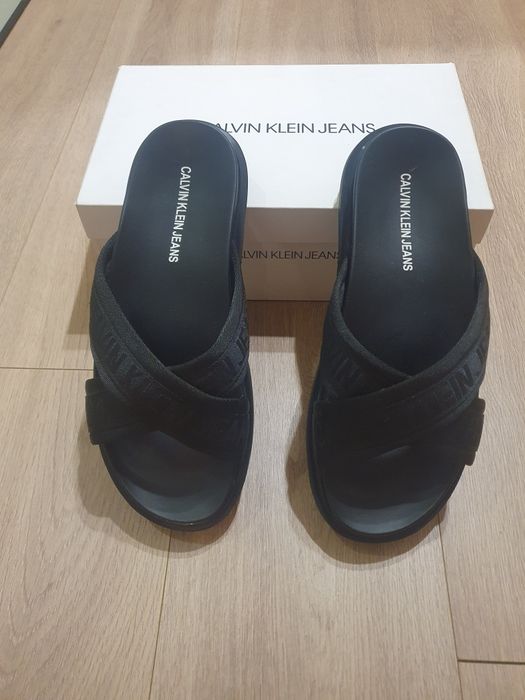 Продам сандалии Calvin Klein