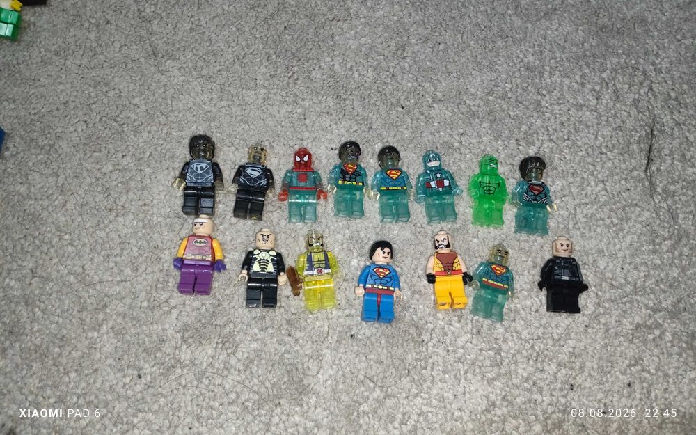 LEGO фигурки, машинки