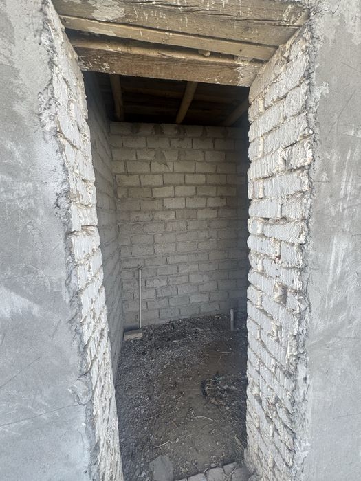 Yangi Toshmi postdan 10 km ichkarida 5 sotix 4 xona alohisa sanuzel