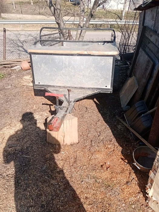 Vând urgent remorcă