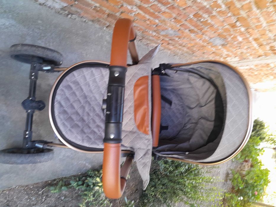 продавам бебешка количка