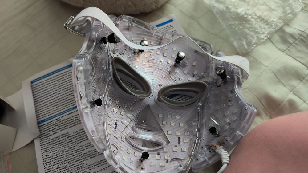 Masca Beauty anti-aging cu led infraroșu