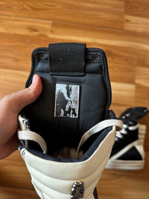 Sneakers ChromeHearts cu eticheta (nu Nike, Gucci, Adidas, Balenciaga)