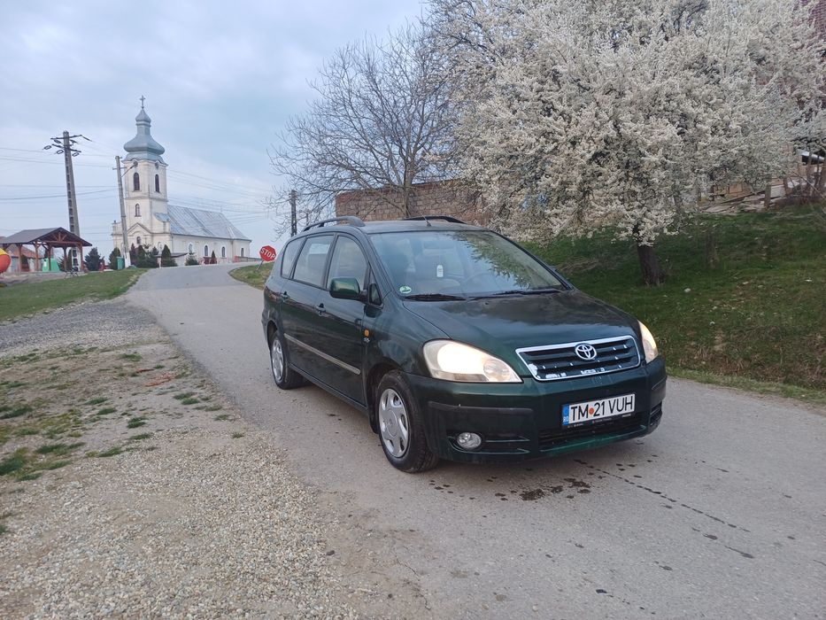 Vând Toyota Avensis Verso