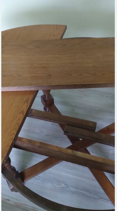 Masa rotundă lemn masiv