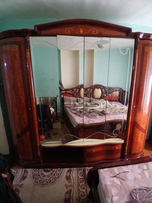 Шкаф ва калавот сотилади матрассиз, шкаф 2 та тортмаси йу факат