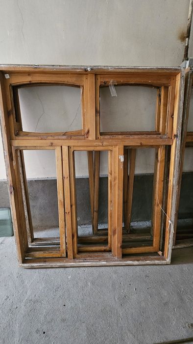 Taxta rom, 4 ta bor yechib olingan. Razmeri 160x190. Oynalariyam bor