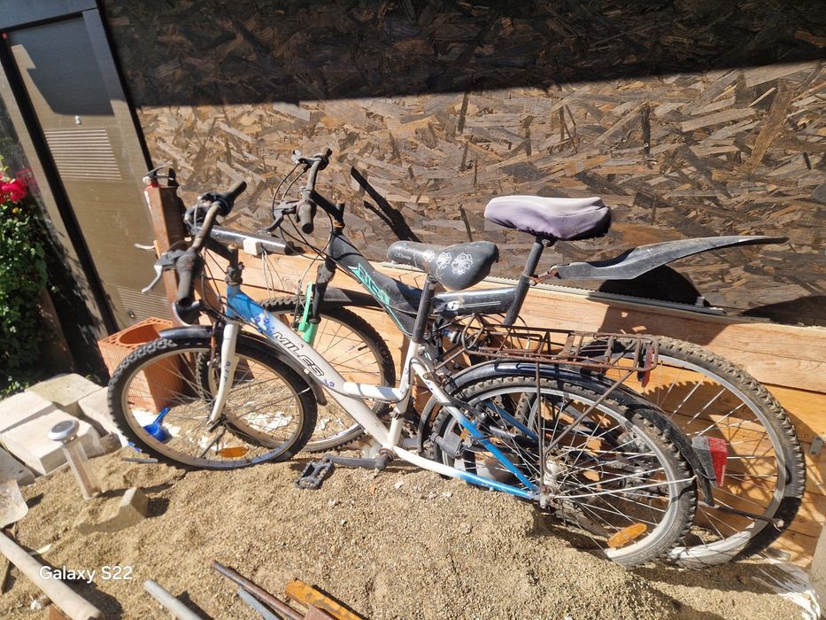 Vând două biciclete
