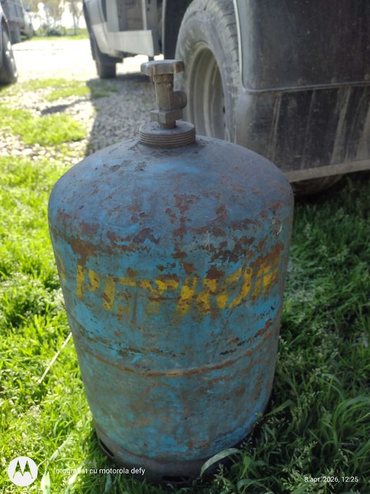 Butelie petrom fără guler