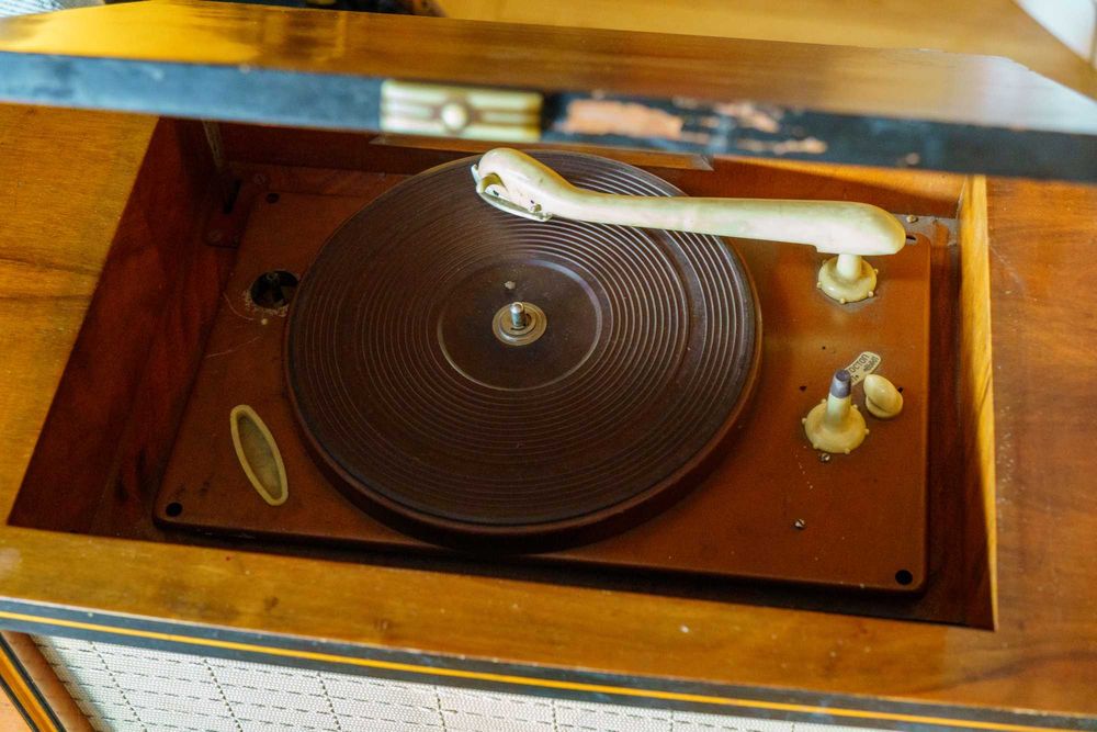 Ретро радио грамофон Естония 2, антикварно
