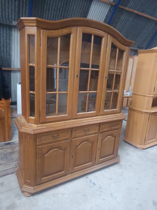 Vitrine din lemn masiv