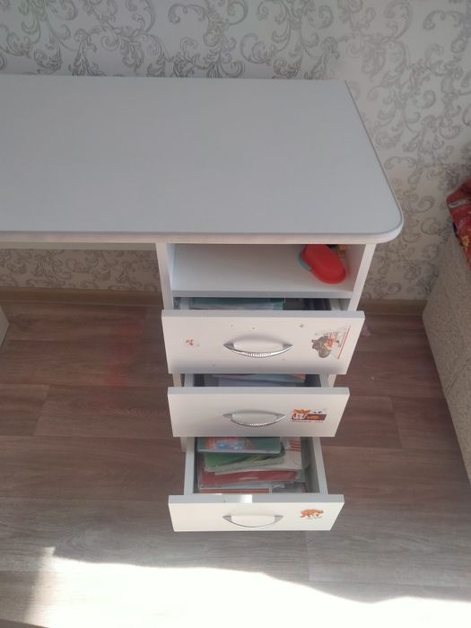 Продам ученический стол