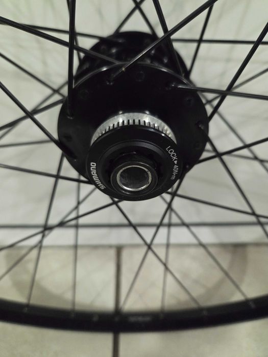 Капли за велосипед 28 цола Bontrager с динамо главина Shimano