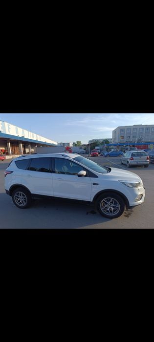 Ford Kuga Trend 1.5 Tdci 4x2 PRET 10.000€