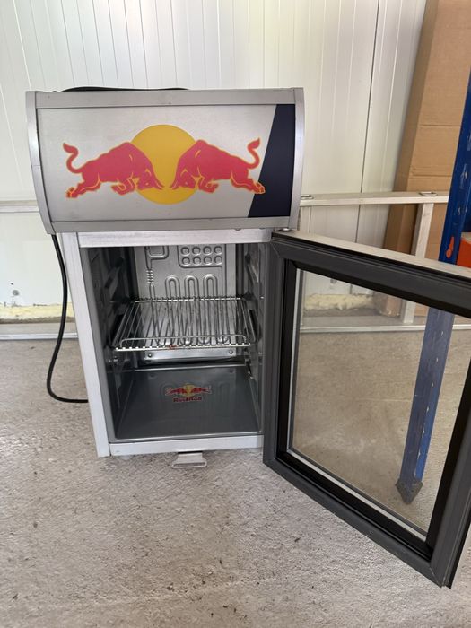 Frigider mini Red Bull