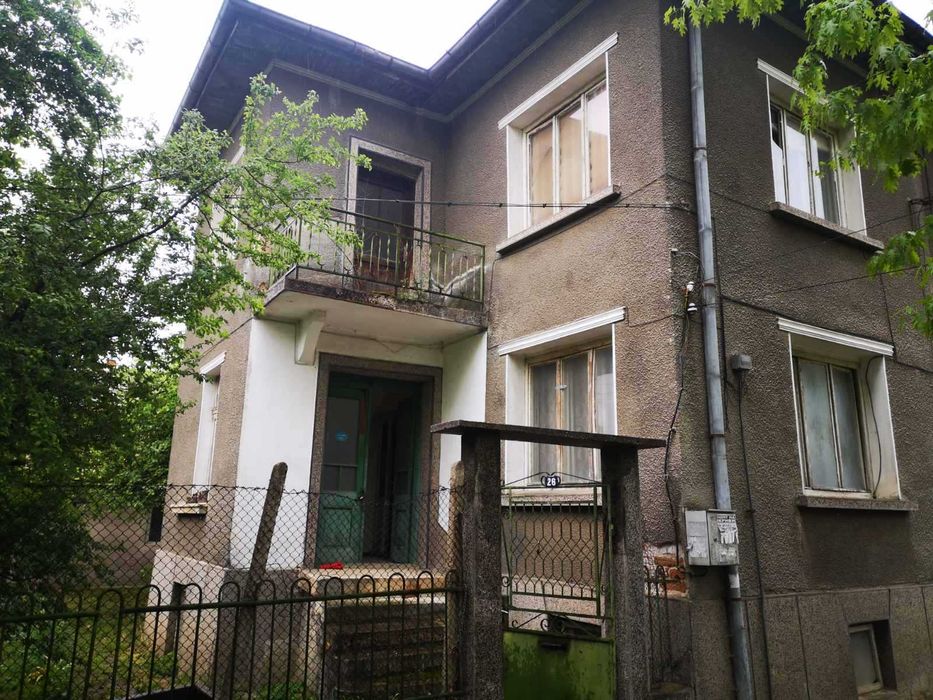 Продава се Къща в Берковица - 205 кв.м за 398 €/кв.м - Снимка #1