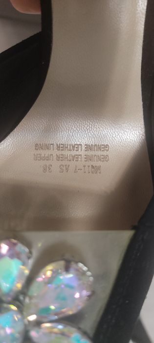 Продам босоножки