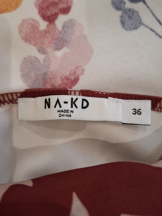 Червен топ NA-KD