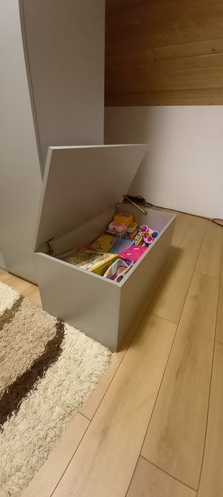 Set mobilier(pat, dulap, ladă)