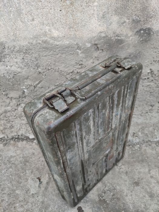 Метална военна кутия KMV No 209 
​Описание:
​Продавам здра