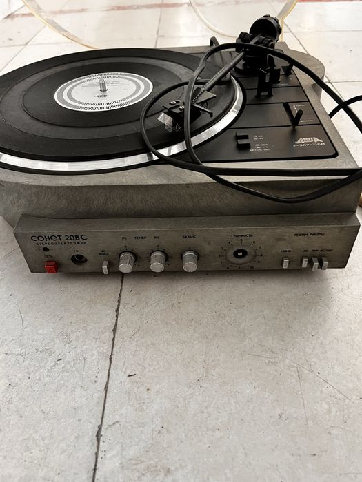 Продам Электрофон Виниловый Проигрыватель Пластинок