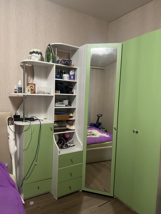 Продам угловой шкаф