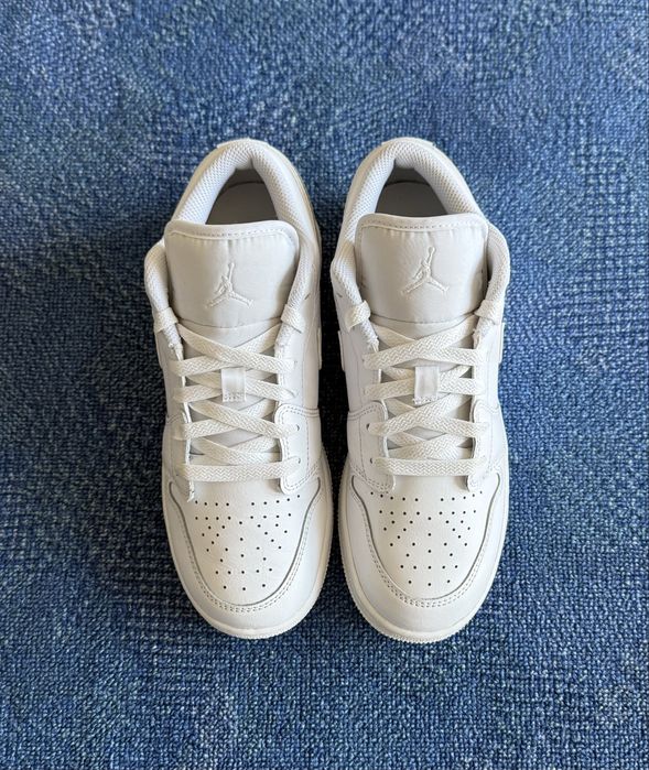 Air Jordan 1 Low (GS ) Triple White ОРИГИНАЛНИ дамски маратонки - 38/24см
