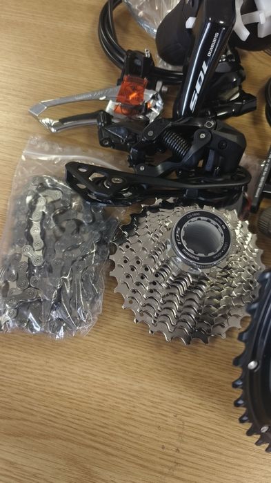 GROUPSET: Shimano 105 R7000 - 2X11 SPEED – Hydraulic Brakes