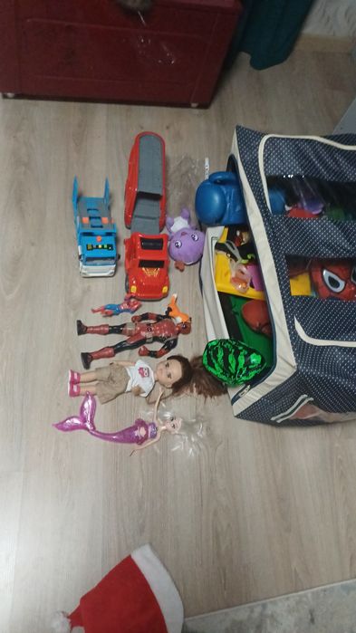 Игрушки  для мальчика  и девочек без сумки большая  коробка