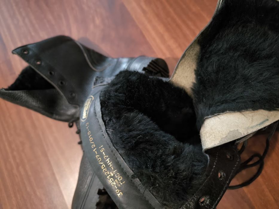 Зимние берцы размер 39 и 41.