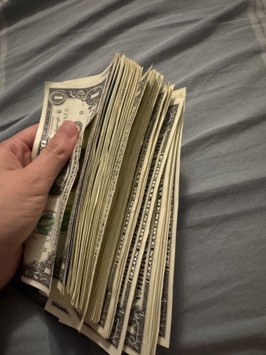 Продаю доллары на букет, 100 штук по одному доллару