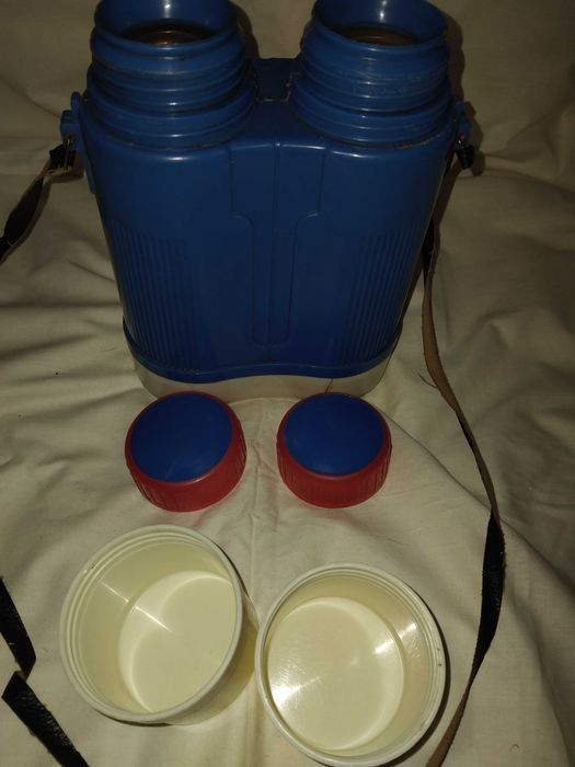 Продавам двоен термос Crown Corning Thermique Doubleheader,