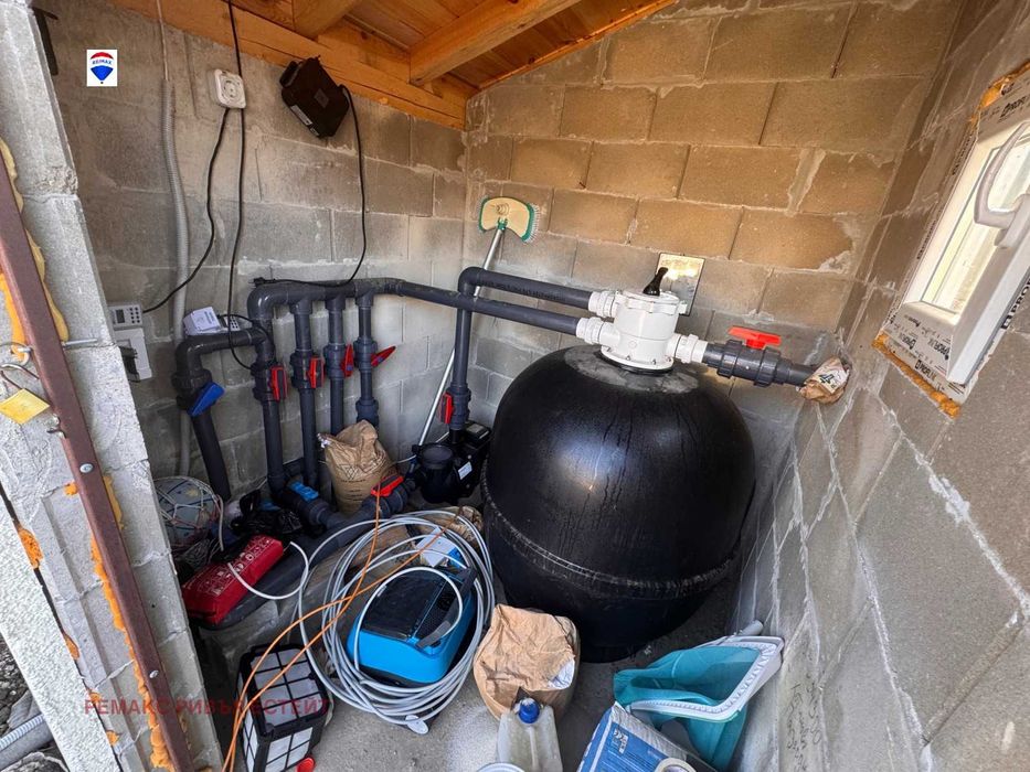 Бизнес имот с басейн за продажба в с. Пиргово