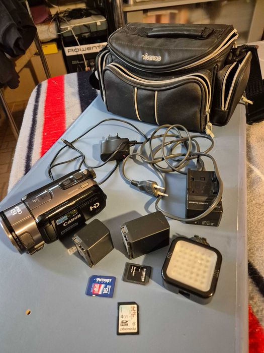 Canon LEGRIA HF S100 cameră video digitală Full HD cu accesorii